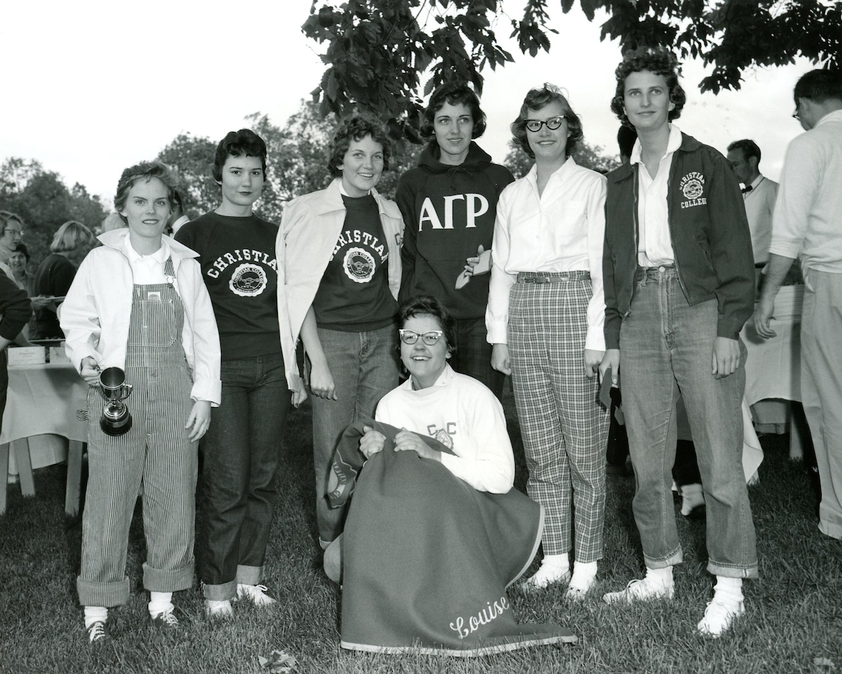 Group of Columbia College students, one kneeling and the rest standing.